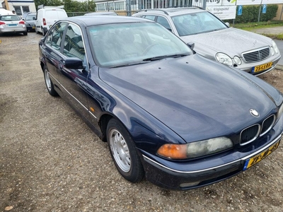 BMW 5-serie 523i Executive €1350,- geen nette auto .. rijd remt schakeld perfect