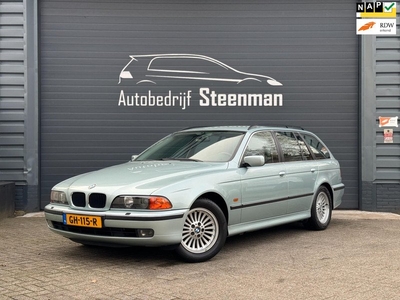 BMW 5-serie Touring 520i Executive | Youngtimer | Nieuwstaat