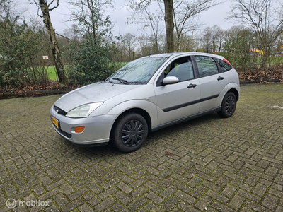 Ford Focus 1.6-16V Trend leuke auto lange apk