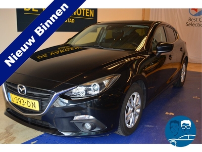 Mazda 3 2.0 TS Trekh 1300KG Navi Cruisc AircoBleutooth parkeerhulp Lmvelg mooie sportieve mazda 3 met trekhaak zeer compleet en netjes.