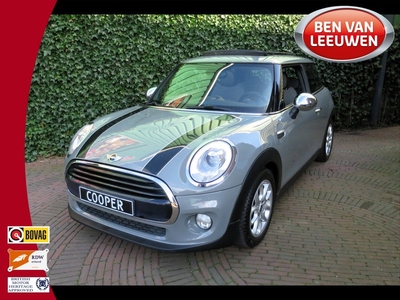 MINI Cooper 1.5 Chili F56 met Pano.dak, Navi, Union Jack a.lichten en 16