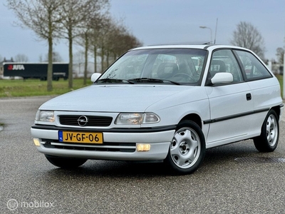 Opel Astra 1.6i-16V Sport