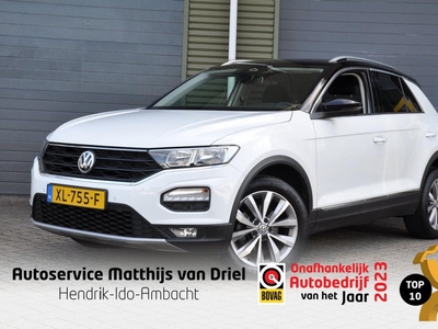 Volkswagen T-Roc 1.0 TSI Style, Navigatie, App-Connect, Parkeersensoren voor en achter, Camera.