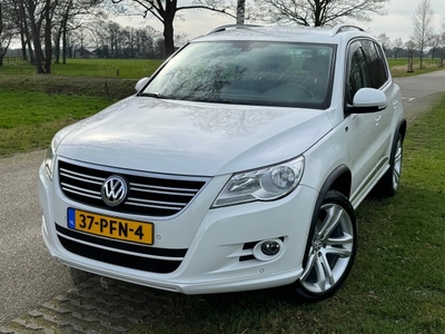 Volkswagen Tiguan 1.4 TSI R-LIne / DAB TREKHAAK 19 INCH