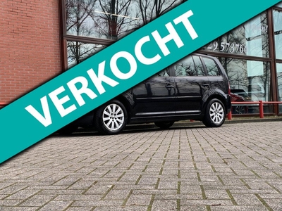 Volkswagen Touran 1.6-16V FSI Business | Trekhaak | Cruise controle | 6 versnellingen |