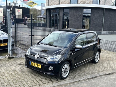 Volkswagen up! 1.0 high up! Black BlueMotion Panoramadak..Navi