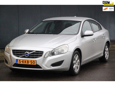 Volvo S60 1.6 T3 Momentum Navigatie/Parkeersensor/Trekhaak afneembaar