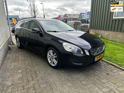 Volvo V60 1.6 T3 Momentum