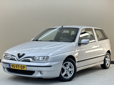 Alfa Romeo 145 1.4-16V T.Spark, 104Pk, 2000, Origineel Nederlands, Distributieriem vervangen 2023, Elektrische ramen, Radio, Airco, Lichtmetalen velgen,