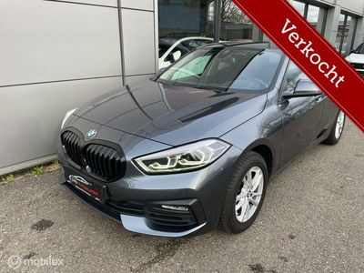 BMW 1-serie 118i Executive Navigatue/PDC/M Sport stuur