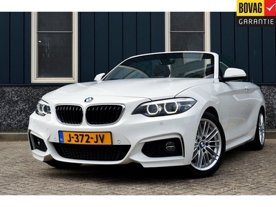 BMW 2 Serie Cabrio 220i M-Sport Rijklaarprijs-Garantie Navigatie Led Airco Trekhaak Sport Interieur.