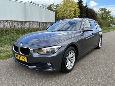 BMW 3 Serie Touring 316d Luxury / PANORAMADAK / LEER / NAVI / CRUISE