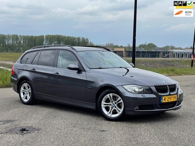 BMW 3-serie Touring 318i Automaat/Xenon/Navi/Lmv/Nap/Boekjes