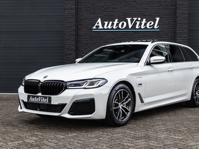 BMW 5 Serie Touring 530e M-sport Hybride | Panodak | Head-Up | Driving Ass. Pro | Laserlight | DAB | Fabrieksgarantie