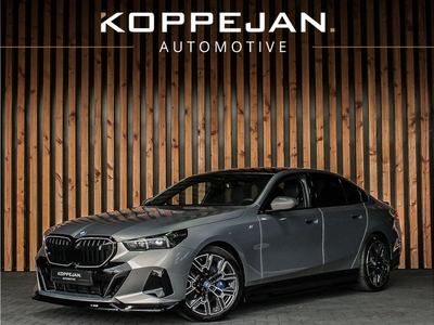 BMW i5 eDrive40 340PK M-Sport Pro €70.990 Ex BTW | DRIVING ASSISTANCE PRO | INNOVATION PAKKET | SHADOW LINE | ICONIC GLOW | HARMAN EN KARDON | AC-LADEN PRO |