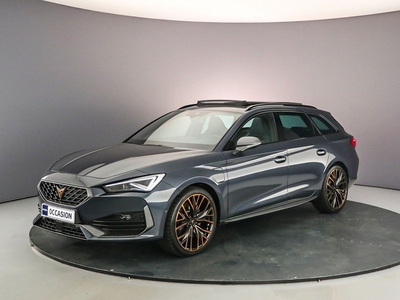 CUPRA Leon Sportstourer VZ Copper Edition 1.4 TSI e-Hybrid 245pk DSG Automaat Panoramadak, Adaptive cruise control, Elektrische achterklep, LED matrix koplampen, Navigatie, Achteruitrijcamera, Stoelverwarming, Parkeer assistent