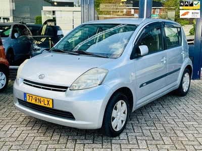 Daihatsu Sirion 2 1.0-12V Trend 5 deurs! NIEUWE KOPPELING l BEURT l NIEUWE APK! Afneem haak l Elek pakket! Dealer OH l Zeer netjes