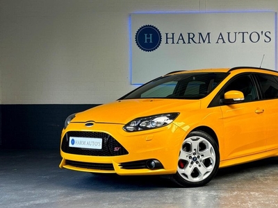 Ford Focus Wagon 2.0 EcoBoost ST-3 250pk Navi/Volleer/CAM/Cruise/Xenon