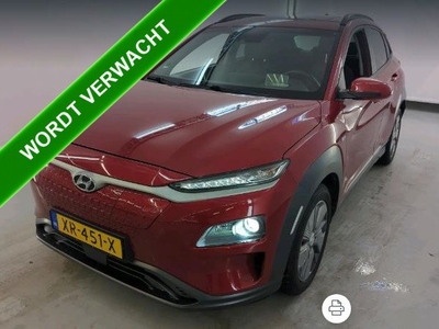 Hyundai KONA EV Premium 64 kWh 100%EV. / Navigatie / Schuif-kantel dak / Pdc+Camera / Xenon / Leder / Stoelverwarming