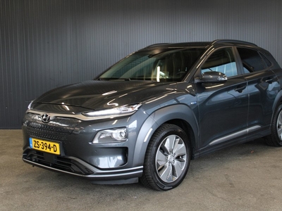 Hyundai KONA EV Premium 64 kWh | € 14.200,- NETTO! | Leder | Climate | Cruise | Navi | StoelStuurverwarmingkoeling | APK 09-2025! |