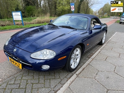 Jaguar XK8 4.0 V8 Convertible (dak handmatig)!!