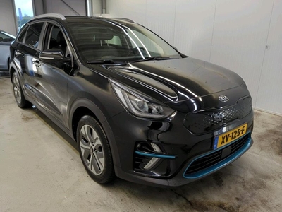 Kia e-Niro ExecutiveLine 64 kWh (INCL-BTW) Aut. *VOLLEDER | JBL-AUDIO | FULL-LED | NAVI-FULLMAP | DAB | ADAPTIVE-CRUISE | CAMERA | MEMORY-PACK | LANE-ASSIST | KEYLESS | VIRTUAL-COCKPIT | COMFORT-SEATS | 17