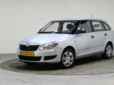 Škoda Fabia Combi 1.2 TSI Arctic, NL, 2e Eig. Dealer oh. Airco, RUIKT nog NIEUW .. ALLE Boekjes, net nog een beurt gehad, Trekhaak .. enz.