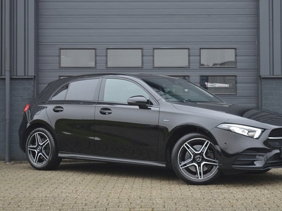 Mercedes-Benz A-Klasse 250 e | AMG | CARPLAY | SFEERVERLICHTING |