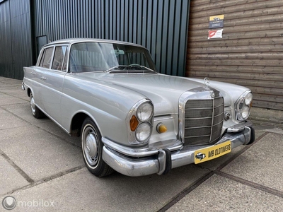 Mercedes-Benz S-klasse Heckflosse 230 W111 AUT