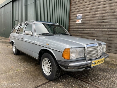 Mercedes-Benz W123 230 TE Leer/Schuifdak