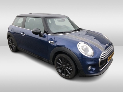 MINI Mini 1.5 Cooper Business / Panoramadak / Navigatie / Parkeerhulp achter / 17'' / Stoelverwarming / Cruise Control