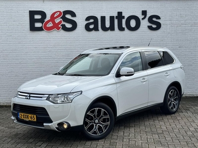 Mitsubishi Outlander 2.0 Instyle 4WD 7 Zitter Trekhaak Schuifdak Camera Navigatie Cruise