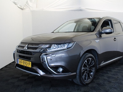 Mitsubishi Outlander 2.0 PHEV Instyle+ |Pano|Navi|Camera| *Hemelvaartsdag Open!*