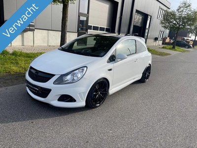 Opel Corsa 1.6-16V OPC/PANO/REACARO/18''SPARCO/BOM VOLL