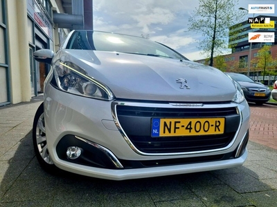 Peugeot 208 1.2 PureTech Blue Lion 5drs Navi Park.Sens