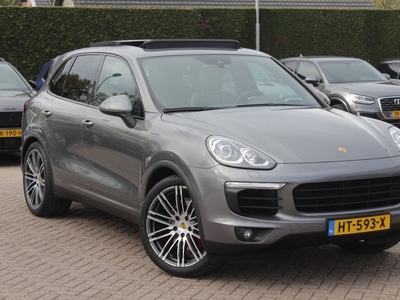 Porsche Cayenne 3.0 S E-Hybrid / Panoramadak / Luchtvering / 21'' / Sportchrono / Leder / Stoelverwarming