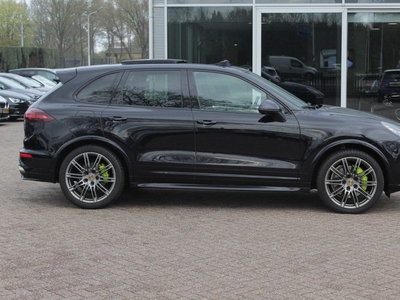 Porsche Cayenne 3.0 S E-Hybrid / Trekhaak / Panoramadak / Camera / Luchtvering / Bose / Softclose / 20'' / ACC / Luxe Leder / Stoelverwarming