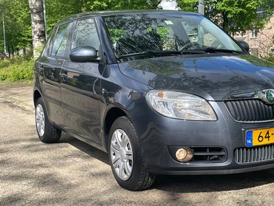 Skoda Fabia 1.4-16V Ambition AIRCO ELEKTR RAMEN SPIEGELS 5 DRS APK LMV NAP W EN Z BANDEN ROKERSVRIJ