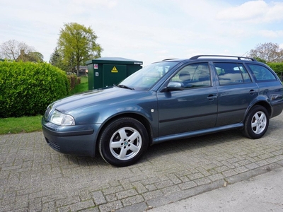 Skoda Octavia Combi 1.6 Démarrage