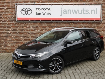 Toyota Auris Touring Sports 1.8 Hybrid Executive + 17