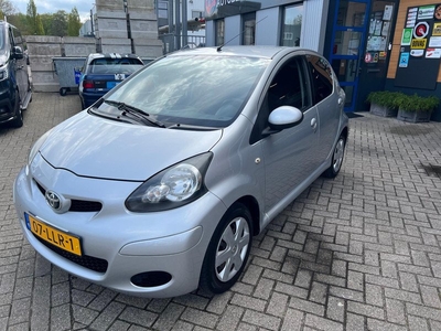 Toyota Aygo 1.0-12V Comfort 3 Maanden garantie nieuwe apk aflevering beurt compleet gereinigd en gepoetst