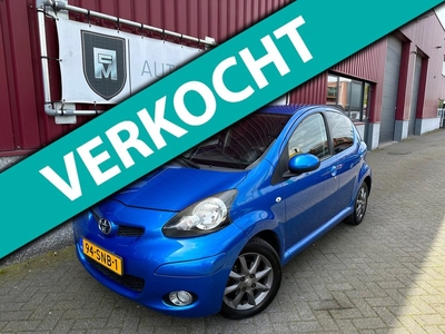 Toyota Aygo 1.0-12V Dynamic Navigator // Airco // 115 DKM NAP // 5-Deurs