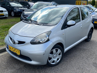 Toyota Aygo 1.0-12V + versnellings bak kapot auto rijd wel