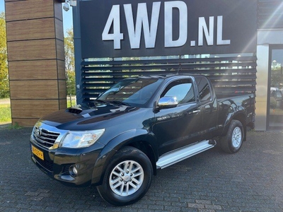 Toyota Hilux 2.5 D-4D SX EXTRA CAB 4WD EURO 5 AIRCO NAP 105261 KM 6 MND GAR € 19.900 EXCL Auto in zeer goede staat dealer onderhouden schade vrij met UNIEKE LAGE KM STAND AUTO PAS grijs kenteken