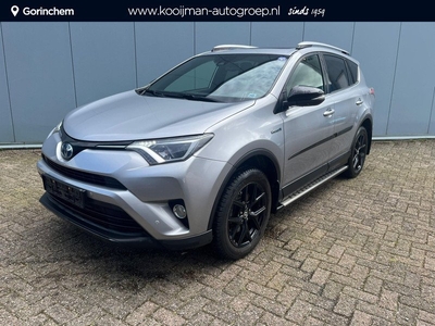 Toyota RAV4 2.5 Hybrid AWD Energy Plus | 1.650 KG Trekgewicht | Trekhaak | Treeplanken | Sunroof | Navigatie | PDC V+A | Adaptive Cruise Control | Dodehoek Detectie |