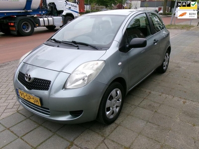 Toyota Yaris 1.0 VVTi Terra 3- deurs nw apk