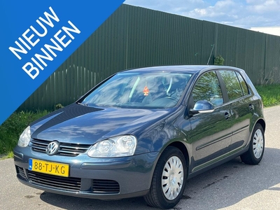 Volkswagen Golf 1.6 FSI Optive