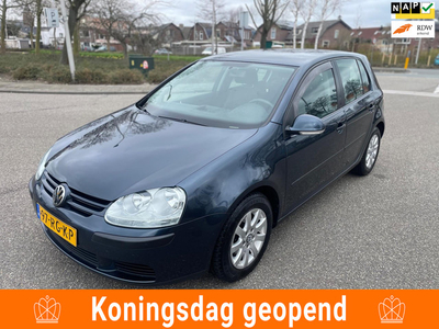 Volkswagen Golf 1.6 FSI Turijn / automaat / airco / cruise.control / trekhaak / elek.pakket / nap...