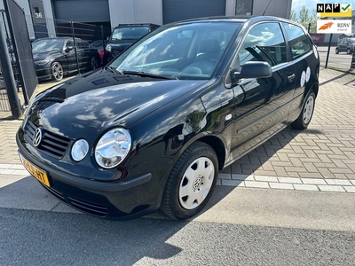 Volkswagen Polo 1.4-16V 2002 AUTOMAAT/ECC AIRCO/COMPLEET DEALER ONDERHOUDEN/RIJDT PERFECT/NIEUWE APK/INRUIL KOOPJE!! VASTE PRIJS