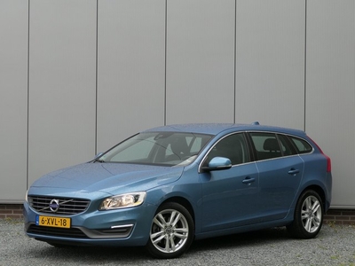 Volvo V60 T3 Momentum Navigatie / Trekhaak / Parkeersensoren